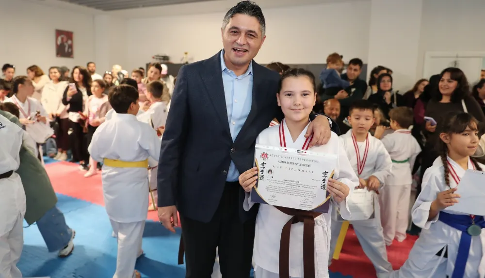 Aliağa Belediyesi Karate Kursunda 75 Sporcu Yeni Kuşağına Kavuştu 