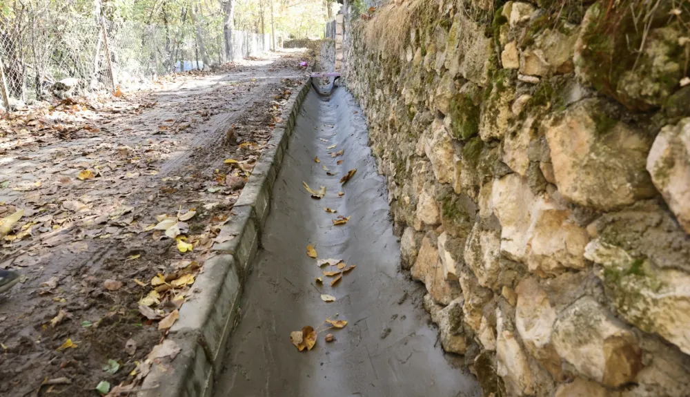 Mardin Büyükşehir Belediyesi Savur İlçesinde 600 Metrelik Sulama Kanalı Yeniliyor