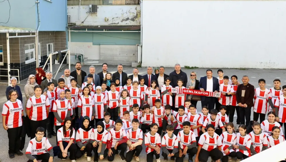 Gemlik Spor formaları okullarda çocuklarımızla buluşmaya devam ediyor