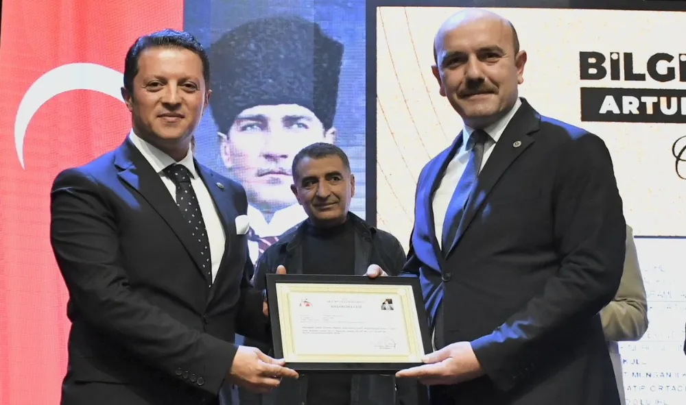  Artuklu’da İz Bırakan Öğretmen Ödülleri Sahiplerini Buldu