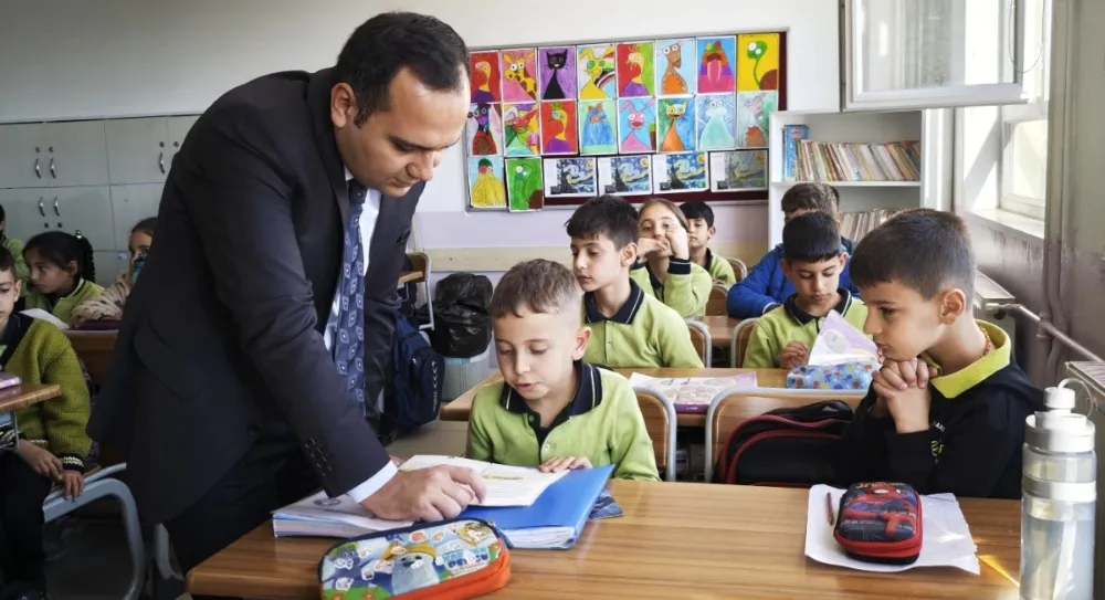 ÖMERLİ İLÇE KAYMAKAMI FURKAN ÇAKIR OKUL ZİYARETLERİNE DEVAM EDİYOR