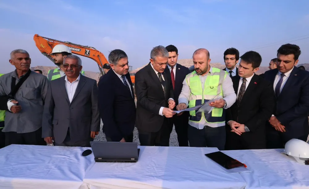 MARDİN VALİSİ AKKOYUN DERİK DEVLET HASTANESİ İNŞAATINI DENETLEDİ