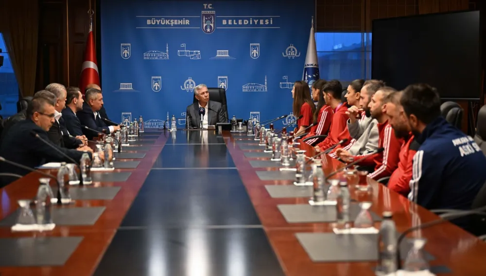 DÜNYA ŞAMPİYONU TAEKWONDOCULAR MANSUR YAVAŞ’I ZİYARET ETTİ