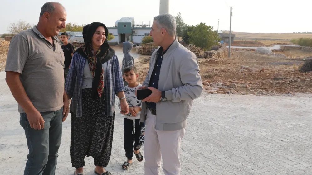 ARTUKLU BELEDİYE BAŞKANI AMAK ,AKBAĞ MAHALLESİNDE KİLİTLİ PARKE TAŞI ÇALIŞMALARINI YERİNDE İZLEDİ