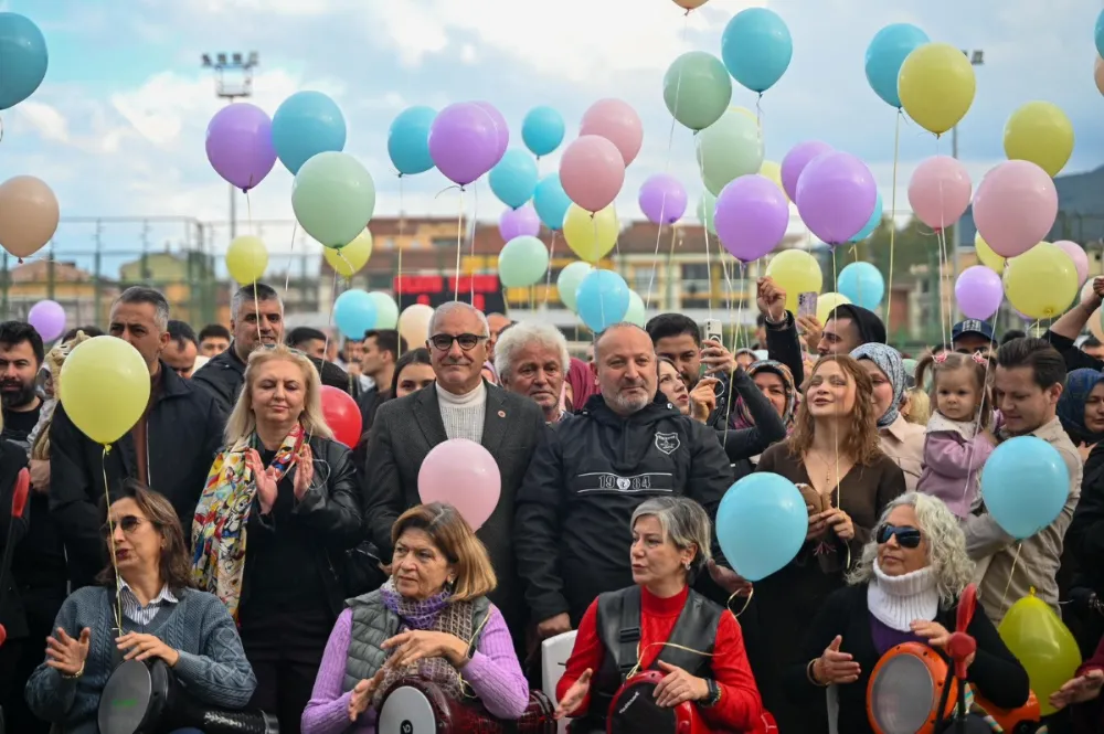 GEMLİKTE BALONLAR KANSERİ YENEN SUDENUR İÇİN UÇURULDU