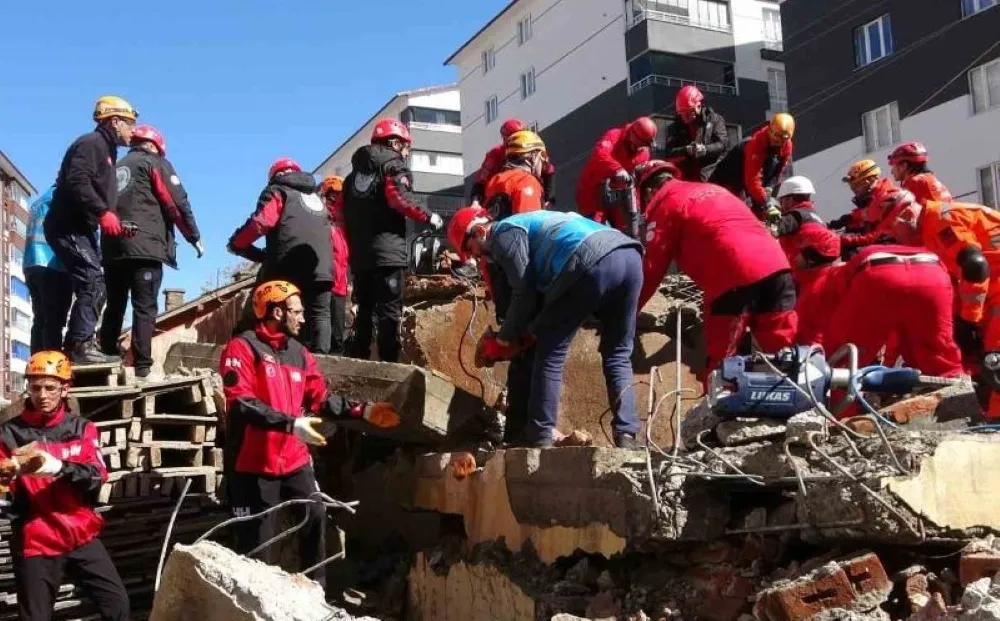 Bitlis’te 438 Kişinin Katılımıyla Deprem Tatbikatı Yapıldı