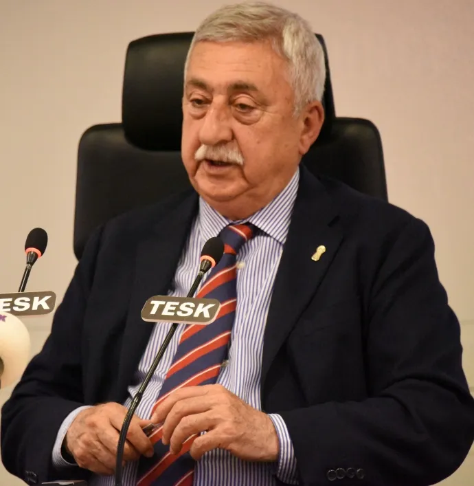 PALANDÖKEN, “BAYRAM ÜLKEMİZE SAĞLIK, BARIŞ VE HUZUR GETİRSİN”