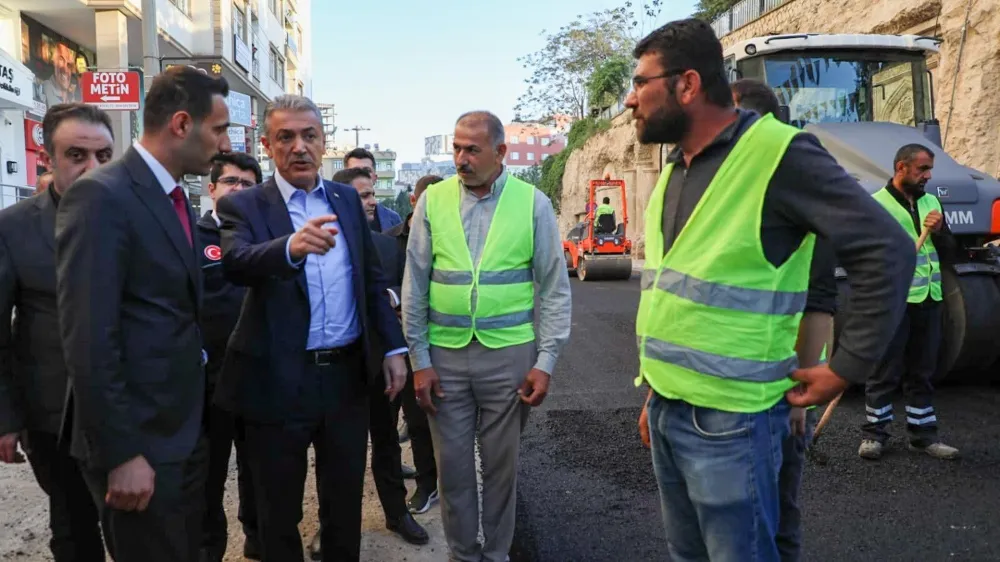 MARDİN VALİSİ  TUNCAY AKKOYUN YOL YAPIM ÇALIŞMALARINI YERİNDE İZLEDİ
