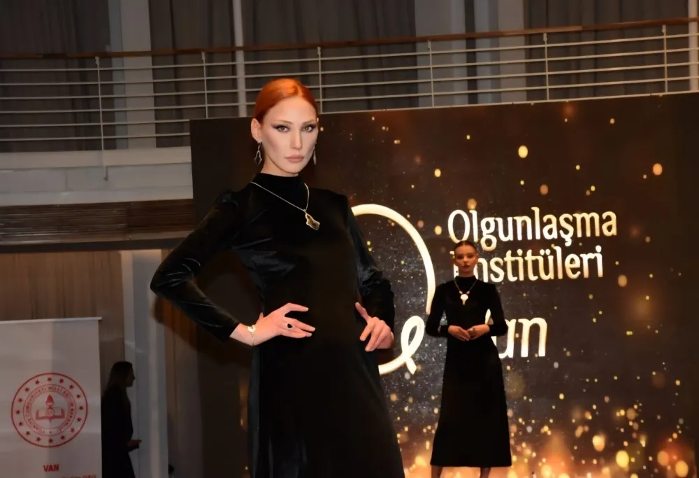 VAN OLGUNLAŞMA ENSTİTÜSÜ’NDEN MUHTEŞEM BİR DEFİLE.