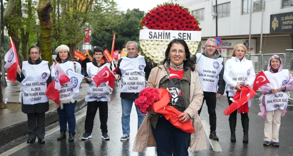 1 MAYIS’TA SAĞLIK EMEKÇİLERİ TAKSİM’DE TALEPLERİNİ DİLE GETİRDİ!  