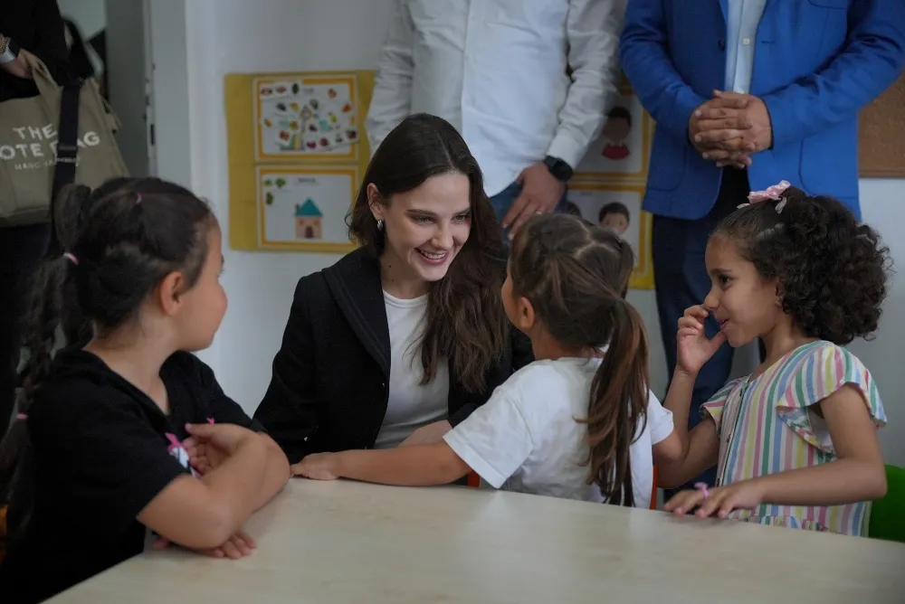 Alina Boz Adıyamanlı Depremzede   Çocuklarla Buluştu