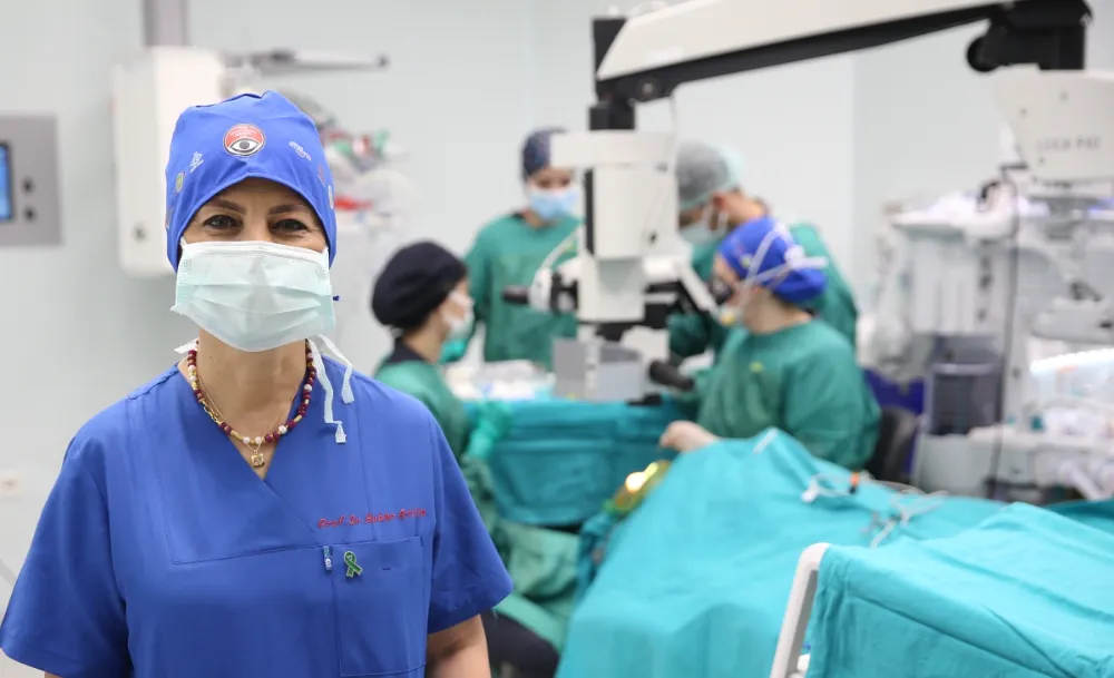 Göz hekimleri Ankara’da 4 gün boyunca canlı yayında 70 ameliyat yapacak