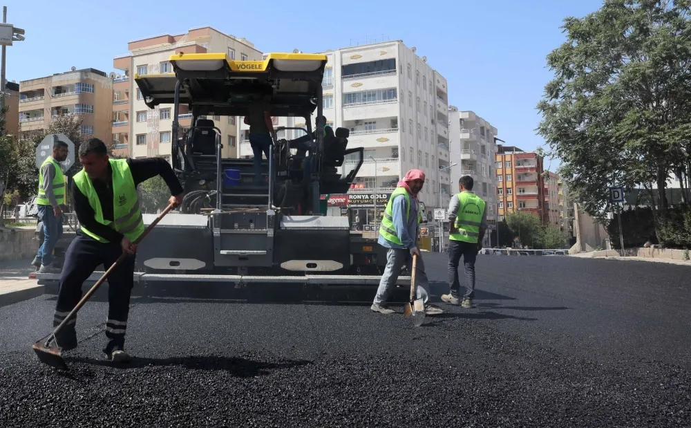 Mardin Büyükşehir Belediyesi Artuklu İlçesinde Asfalt Çalışmalarını Sürdürüyor