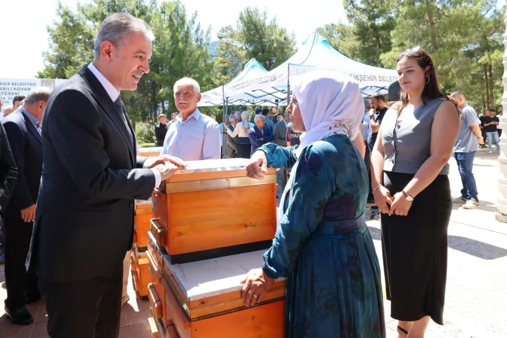 Mardin’de 4 Bin Arılı Kovan Üreticilere Dağıtılıyor
