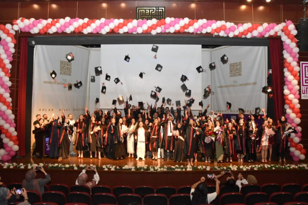 MARDİN ARTUKLU ÜNİVERSİTESİNDE MEZUNİYET COŞKUSU