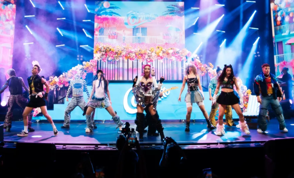  Hande Yener’den yazı başlatan MAX şarkısı ve klibi 