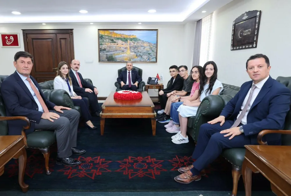 MARDİN VALİSİ TUNCAY AKKOYUN 2025 LGS SINAVINDA 500 TAM PUAN ALAN  ÖĞRENCİLERİ TEBRİK ETTİ