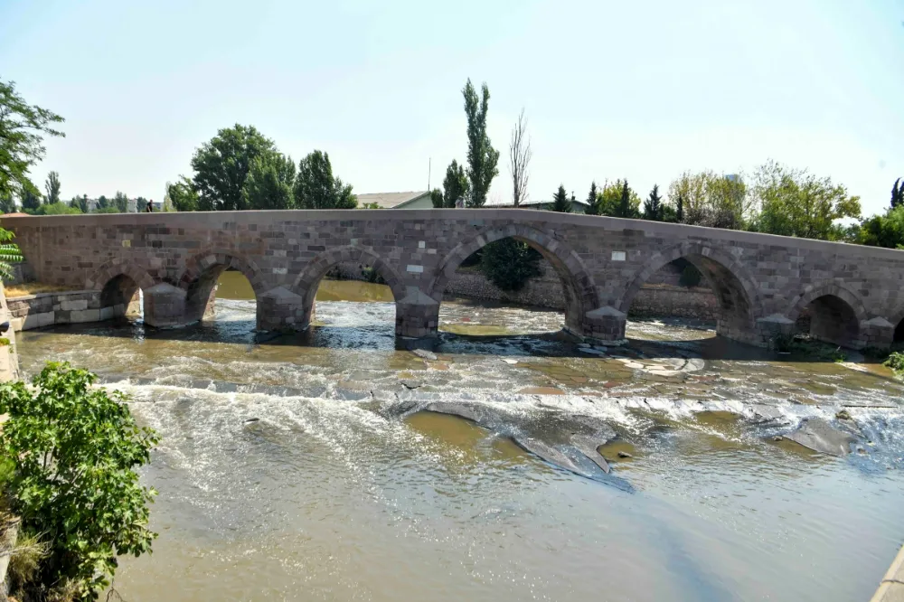 ANKARA ÇAYI TARİHİNDE İLK KEZ TAŞTI…