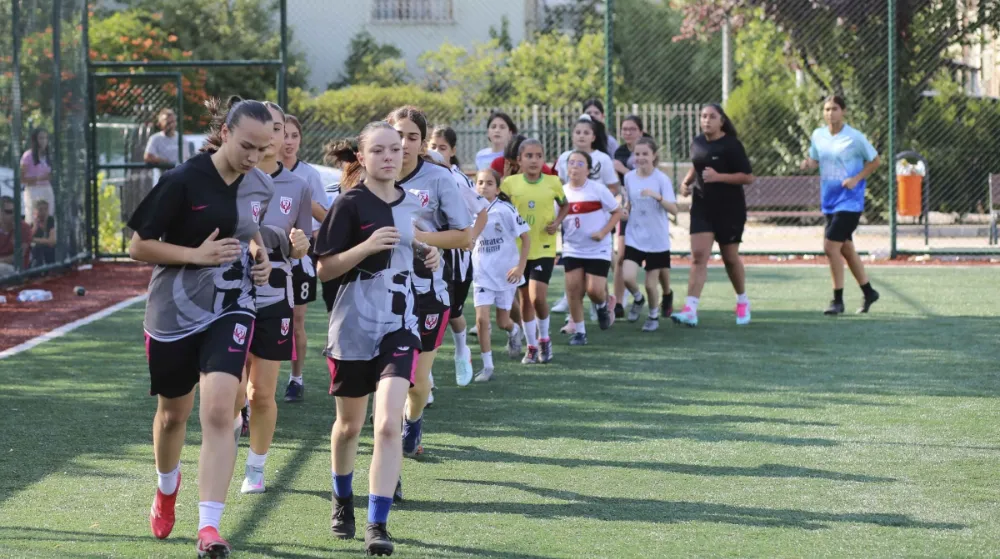 ABB’DEN ÜCRETSİZ KIZ FUTBOL OKULU