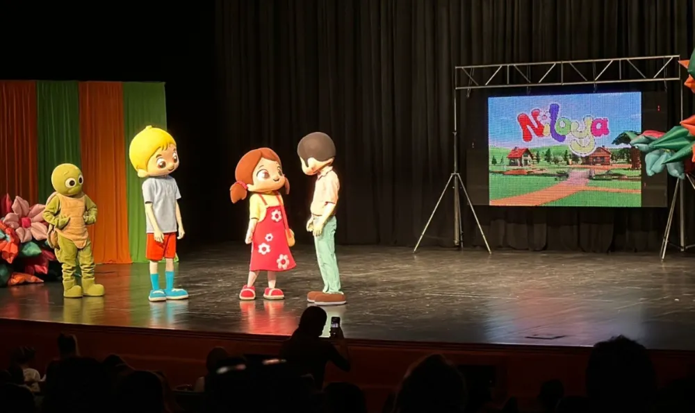 Niloya Sevgisi Sınırları Aşıyor