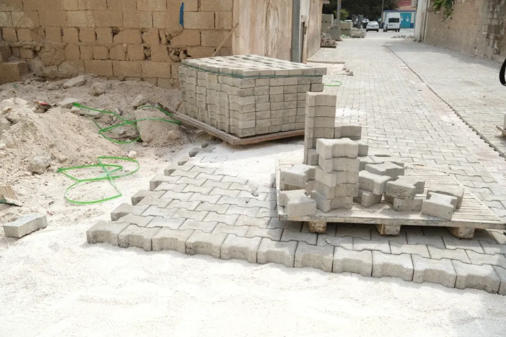 KIZILTEPE TEPEBAŞI MAHALLESİNDE PARKE YAPIM ÇALIMASI BAŞLADI