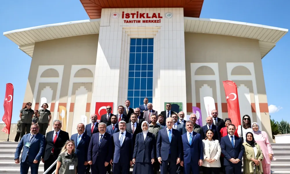 TBMM BAŞKANI KURTULMUŞ, AFYONKARAHİSAR’DA VALİLİK VE İSTİKLAL TANITIM MERKEZİ’Nİ ZİYARET ETTİ