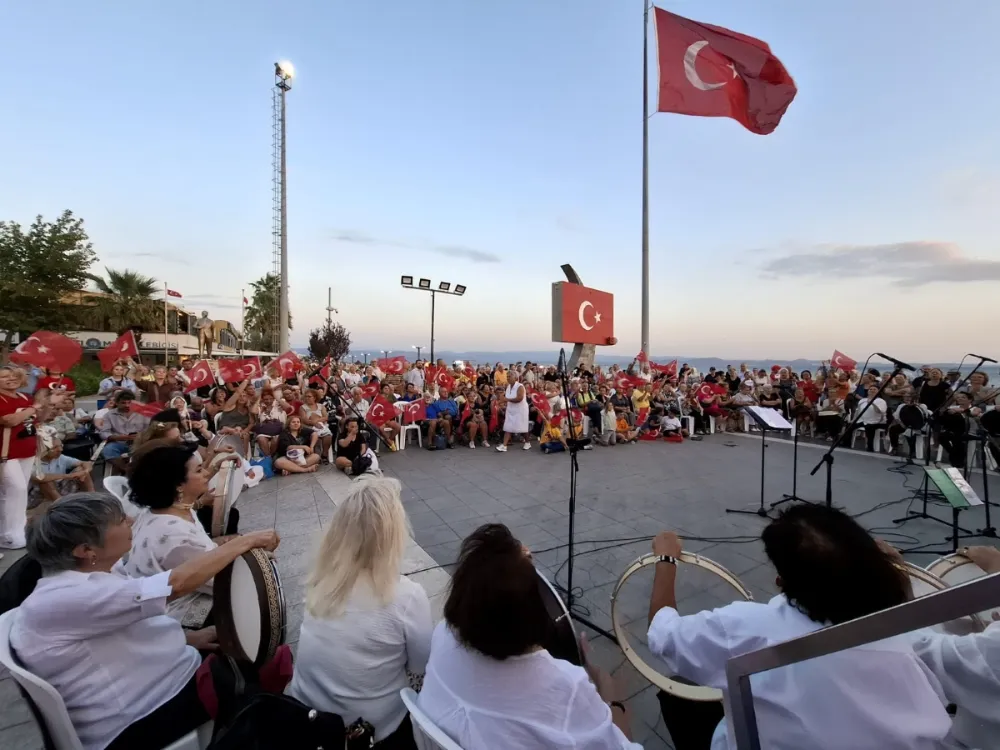 Anadolu Kadın Hareketi Derneği 30 Ağustos’u Edremit’te kutladı