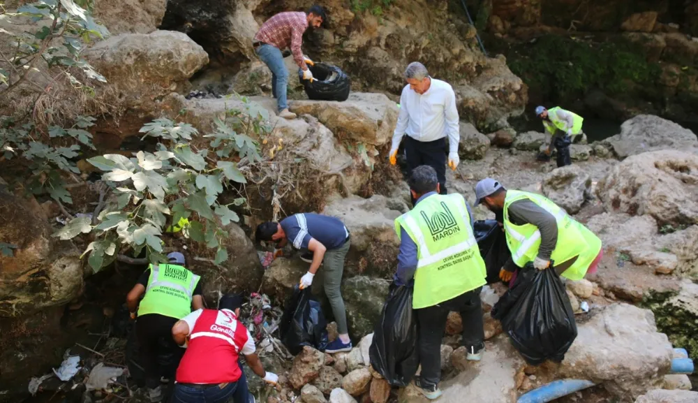 Kızıltepe Yüceli (Ğurs) Vadisi ve Şelalesinde Temizlik Seferberliği