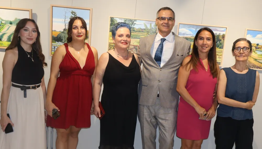 Uluslararası Ressam Vladimir Topal’dan Sezonun İlk Sergisi