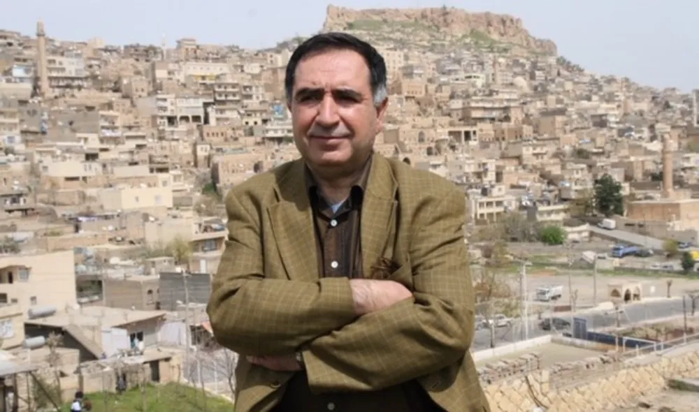 YAZAR BÜLENT TEKİN;