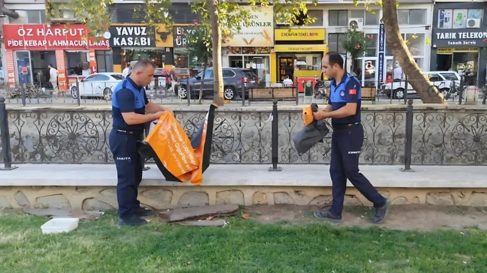 Gemlik’te İzinsiz Afişlere Zabıta Müdahalesi Ge